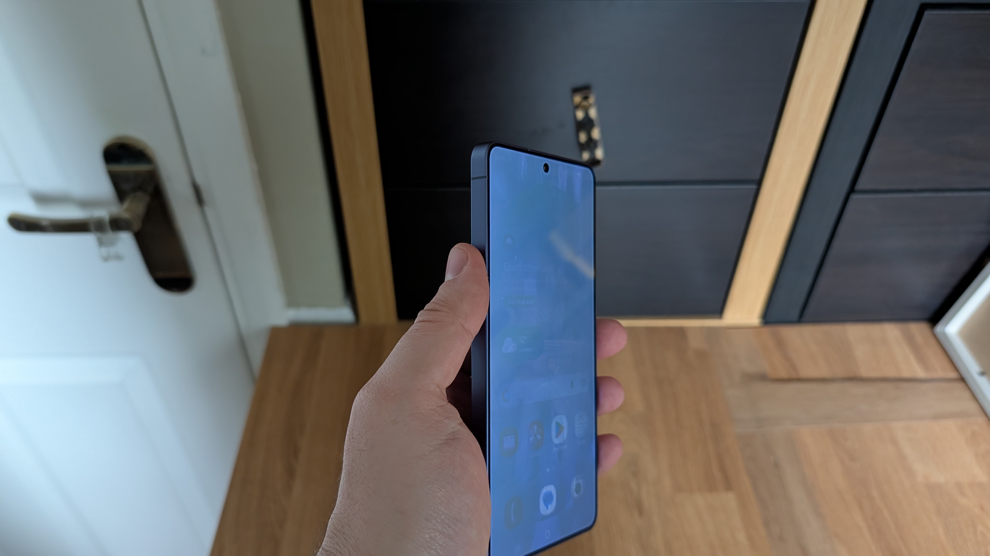 samsung galaxy s26 ultra secret display with 50% brightness.