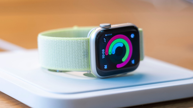 Apple Watch Series 11 is equipped with a wireless charger
