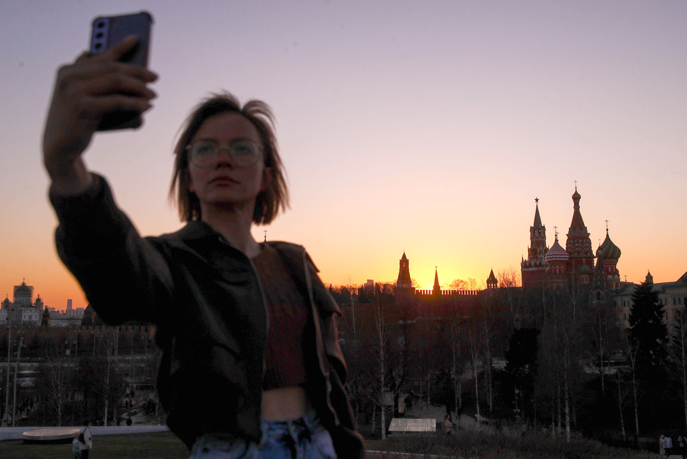 A young woman near the Kremlin in Moscow. Vasily Kuzmichenok / Moskva News Agency