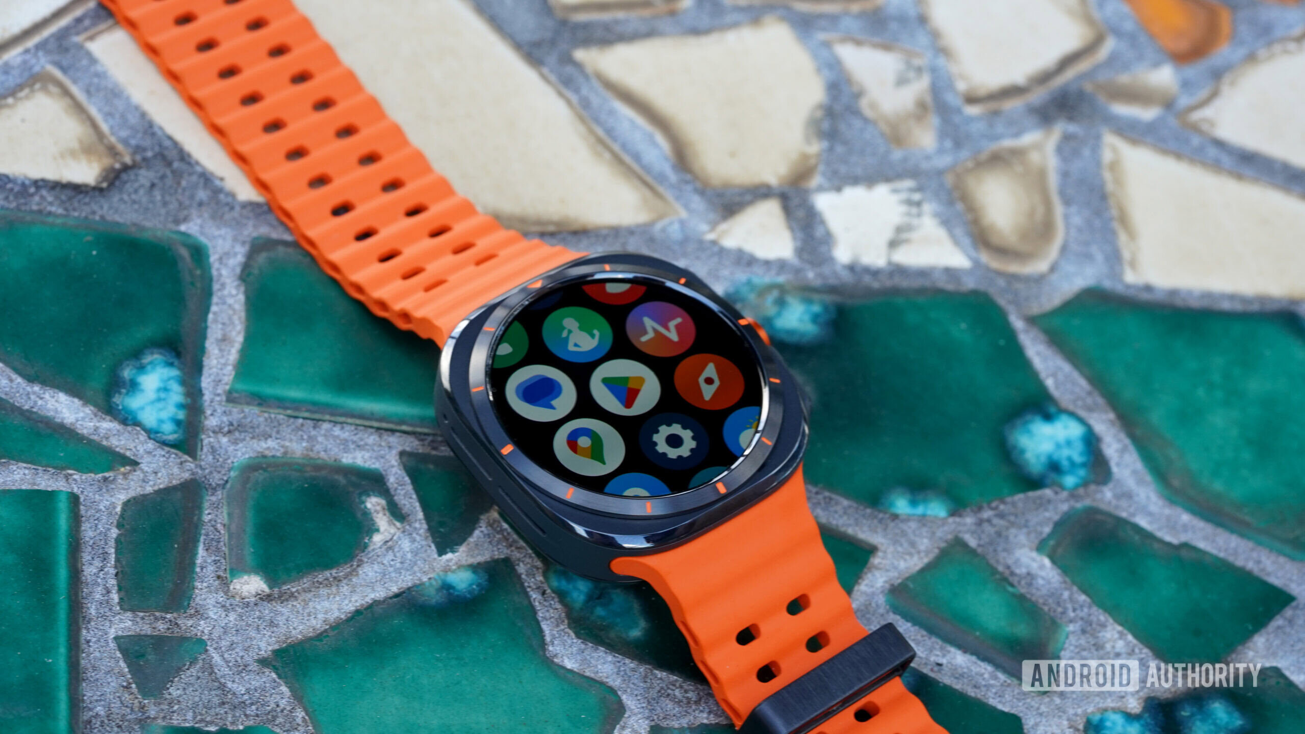 Samsung Galaxy Watch Ultra Wear displays the user's device library.