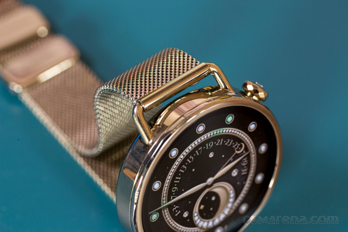 Xiaomi Watch S4 41mm in hands