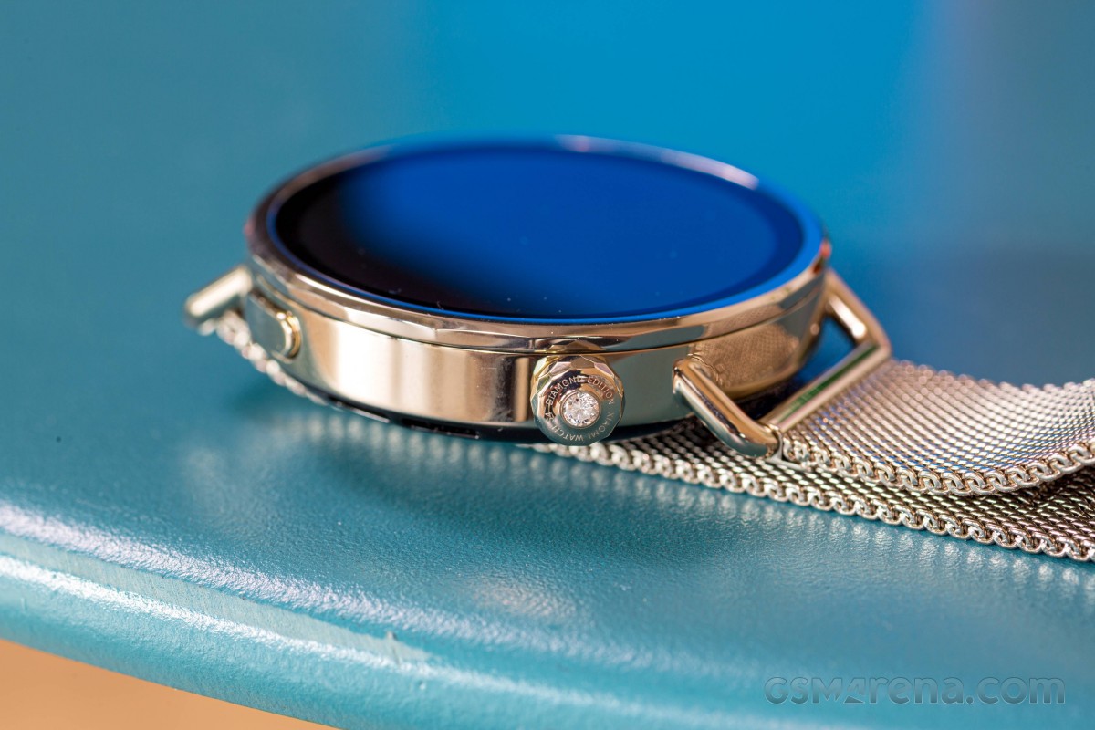 Xiaomi Watch S4 41mm in hands