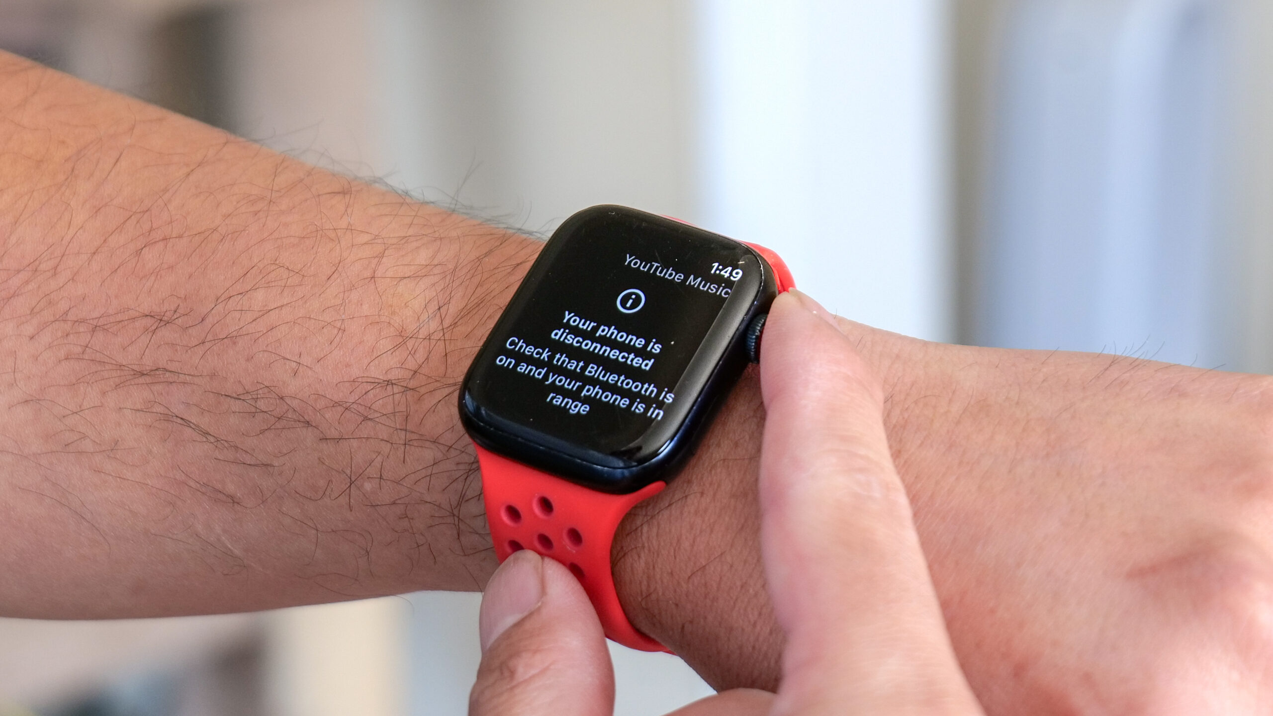 Apple Watch shows iPhone disconnected message.